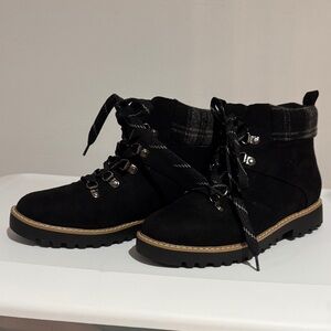 Sonoma Black Lace Up Women's Boots